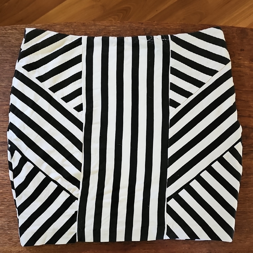 Costa Blanca Black and White Geometric Mini Skirt